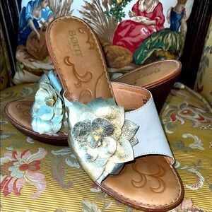 Born Women's White and Gold Leather Floral Sandals- like new